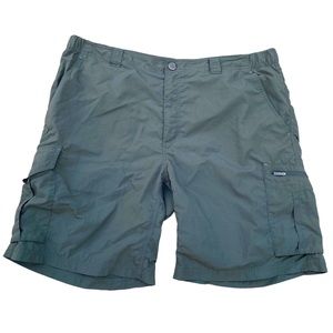 Columbia Men’s Omni Shade Sun Protection Cargo Olive Green Shorts 40